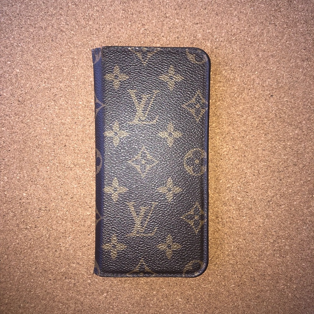 Authentic Louis Vuitton IPhone 7+/8+ Folio case LV